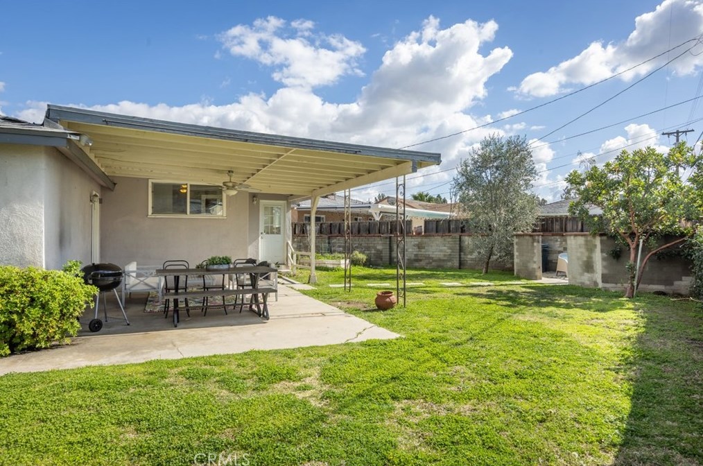 14300 Parthenia St, Van Nuys CA  91402-3209 exterior