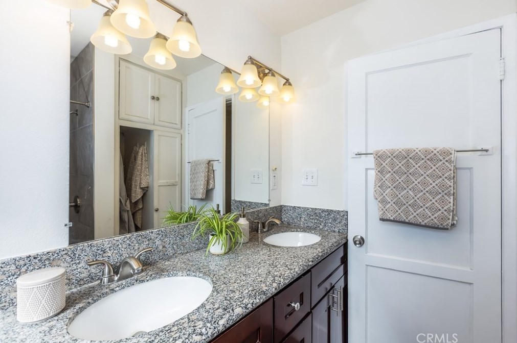 14300 Parthenia St, Van Nuys CA  91402-3209 exterior