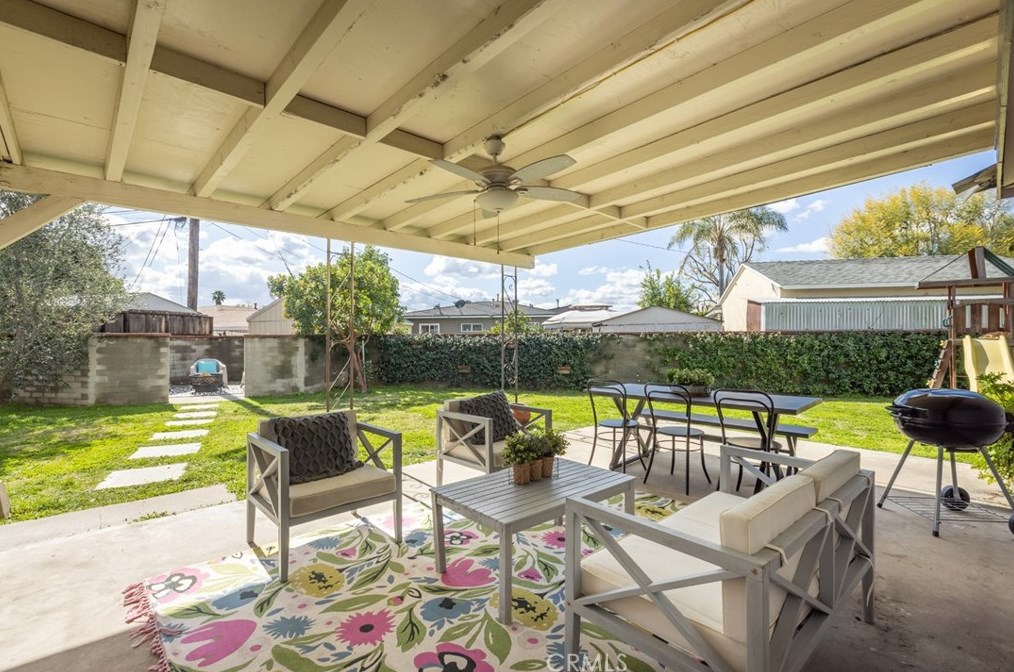 14300 Parthenia St, Van Nuys CA  91402-3209 exterior