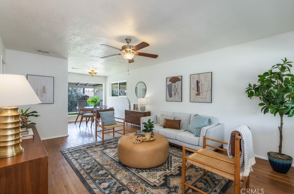 14300 Parthenia St, Van Nuys CA  91402-3209 exterior