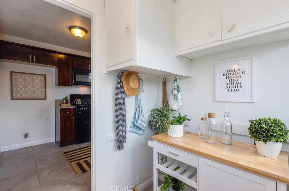 14300 Parthenia St, Van Nuys CA  91402-3209 exterior