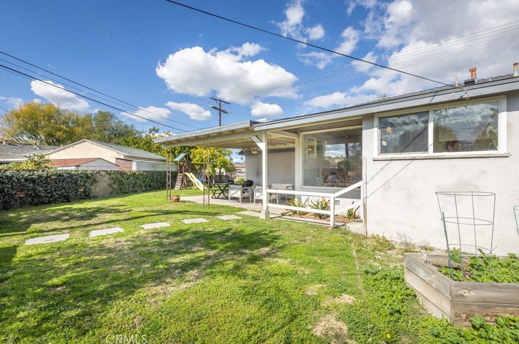 14300 Parthenia St, Van Nuys CA  91402-3209 exterior