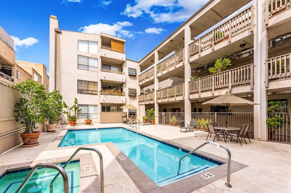 4707 Willis Ave, Van Nuys CA  91403-2607 exterior