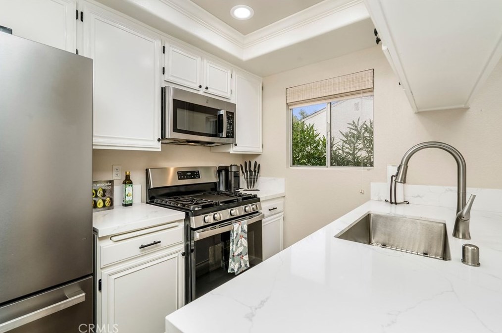 1209 Ramona Dr, Thousand Oaks CA  91320-3534 exterior