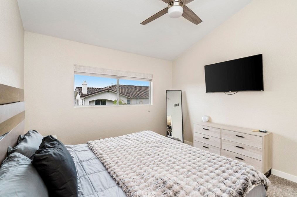 1209 Ramona Dr, Thousand Oaks CA  91320-3534 exterior