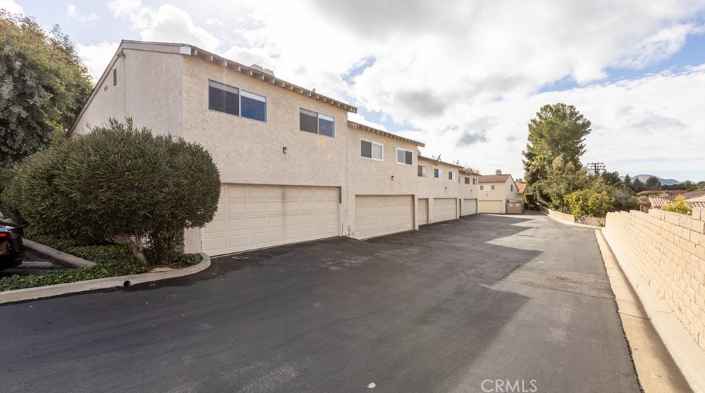 1209 Ramona Dr, Thousand Oaks CA  91320-3534 exterior