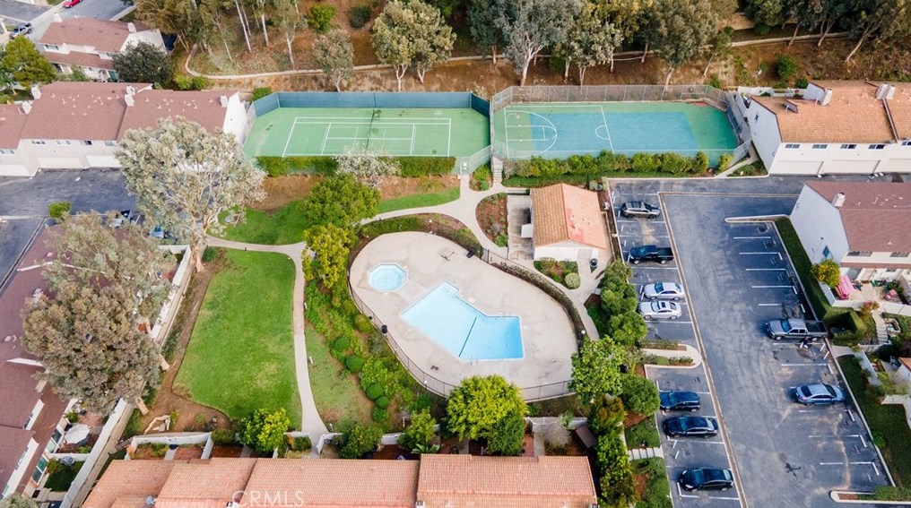 1209 Ramona Dr, Thousand Oaks CA  91320-3534 exterior