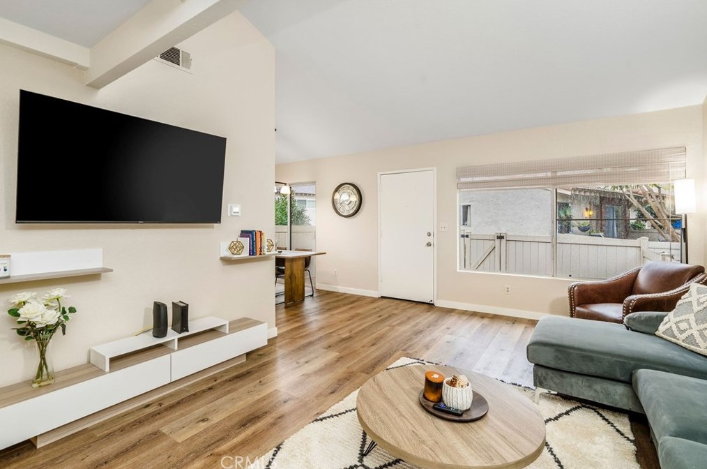1209 Ramona Dr, Thousand Oaks CA  91320-3534 exterior