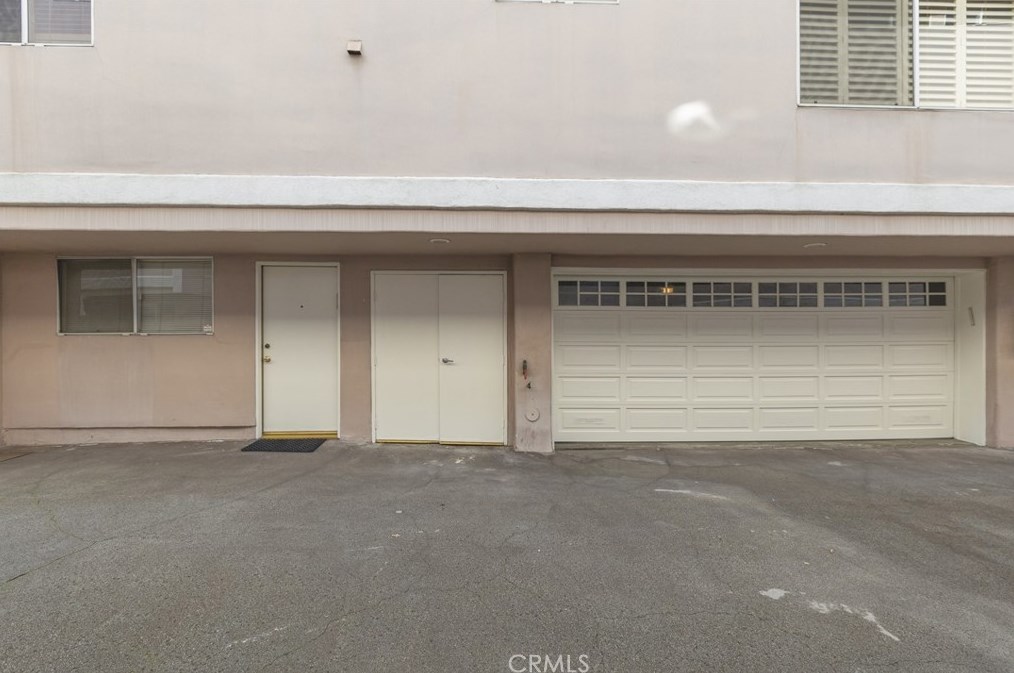 5923 Etiwanda Ave, Los Angeles CA  91356-1652 exterior