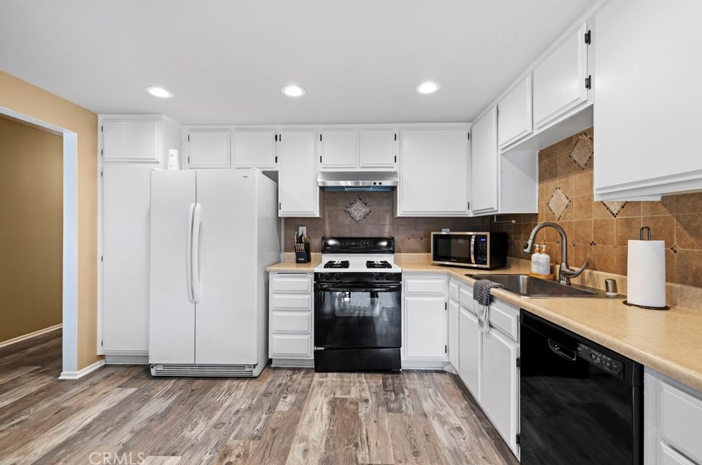 15704 Ada St, Santa Clarita CA  91387-1873 exterior