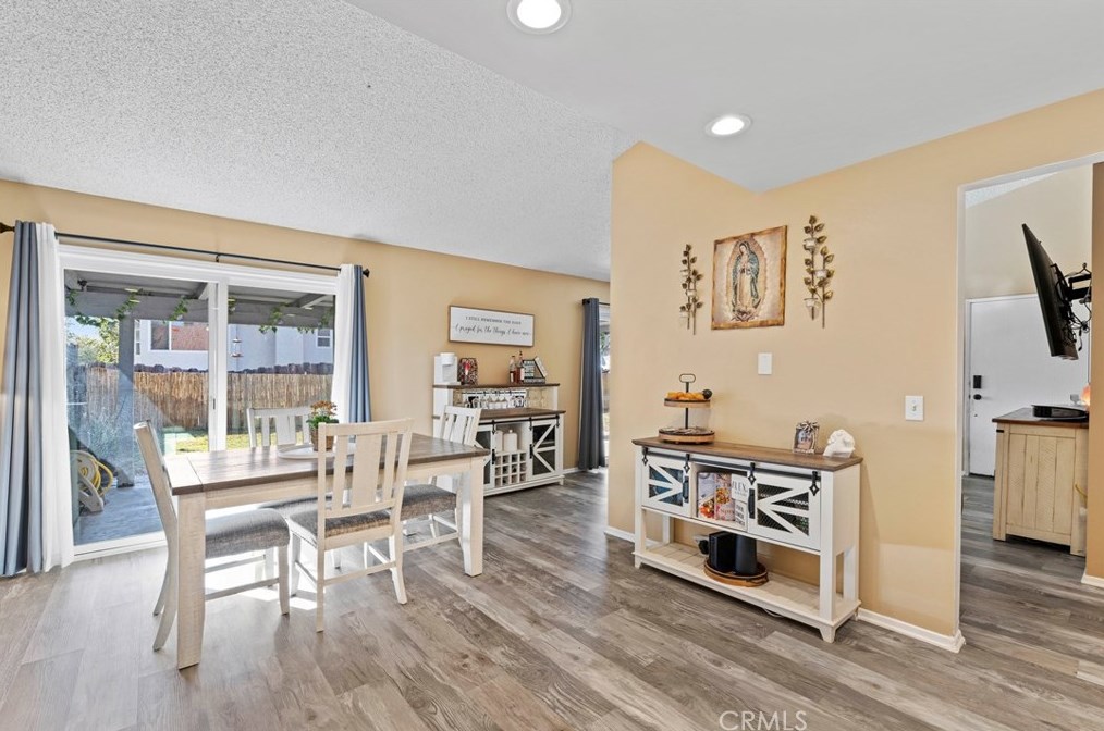 15704 Ada St, Santa Clarita CA  91387-1873 exterior