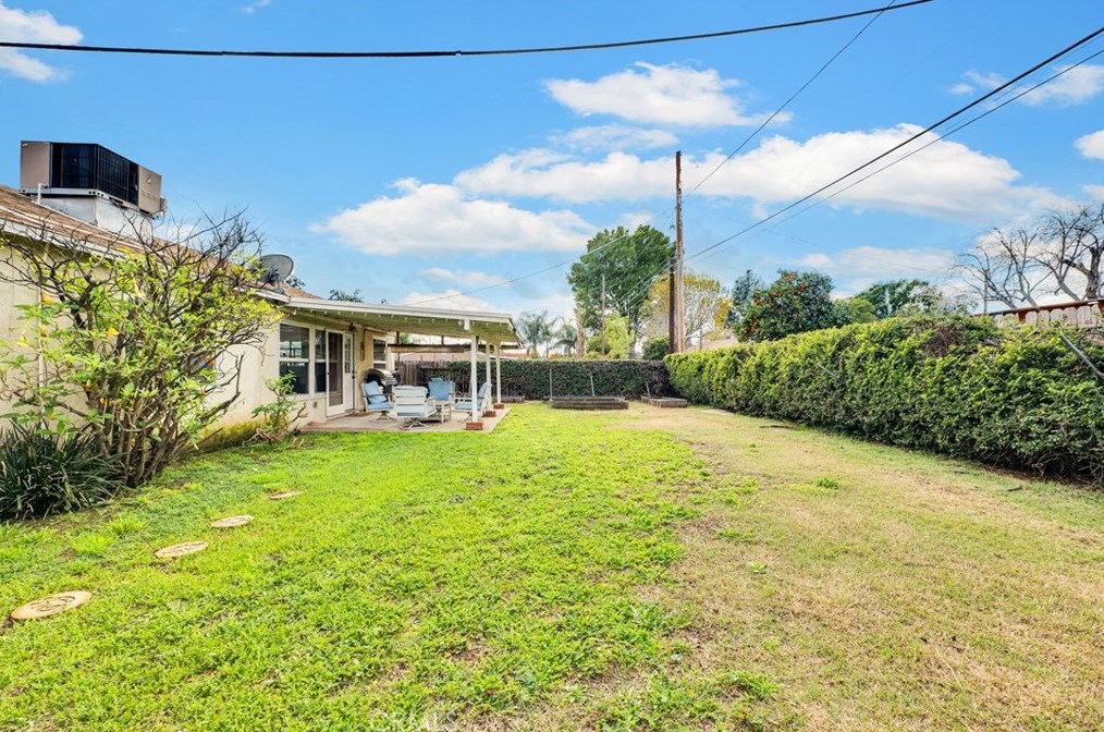 17869 Hemmingway St, Los Angeles CA  91335-2216 exterior