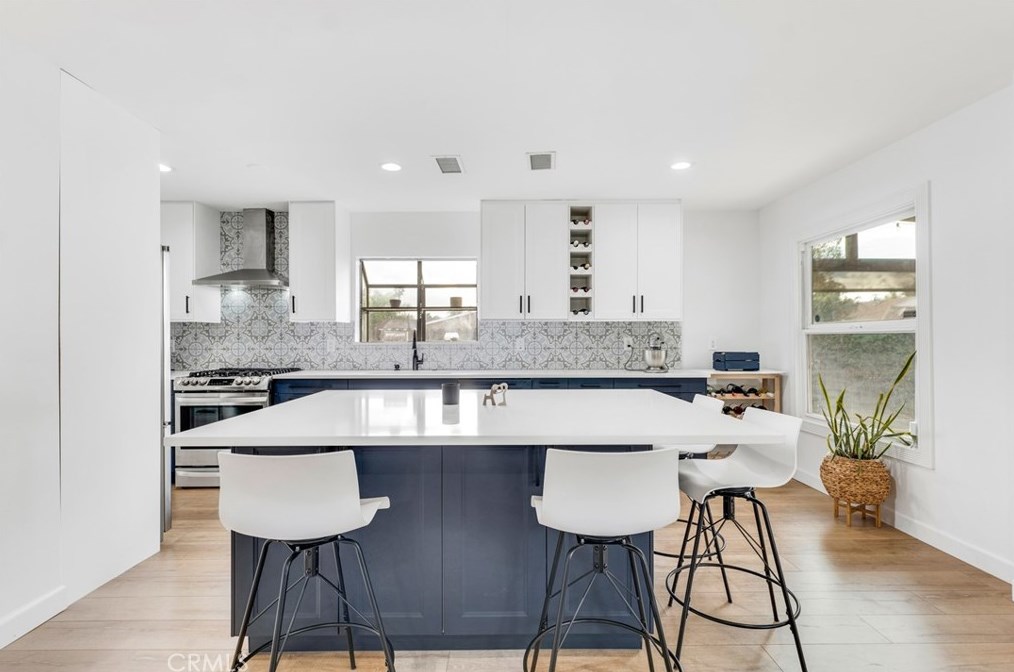 17869 Hemmingway St, Los Angeles CA  91335-2216 exterior