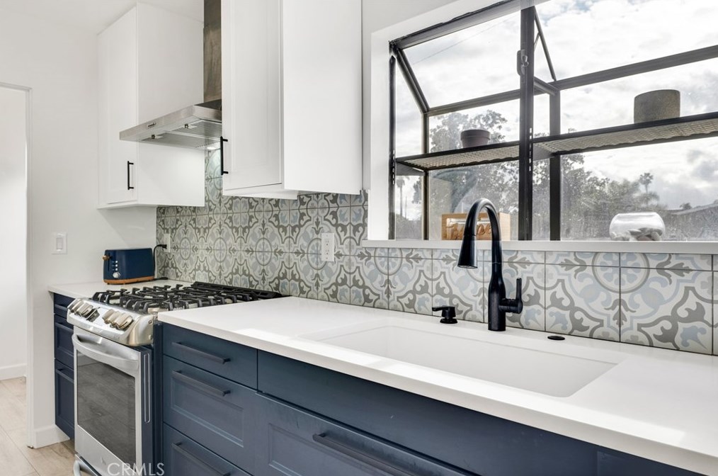 17869 Hemmingway St, Los Angeles CA  91335-2216 exterior