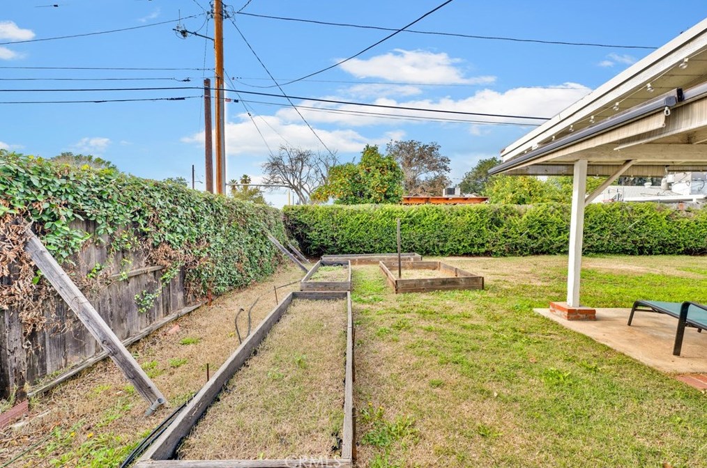 17869 Hemmingway St, Los Angeles CA  91335-2216 exterior
