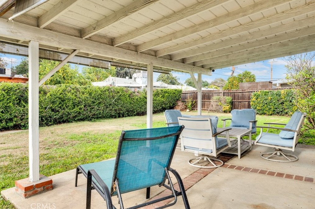 17869 Hemmingway St, Los Angeles CA  91335-2216 exterior