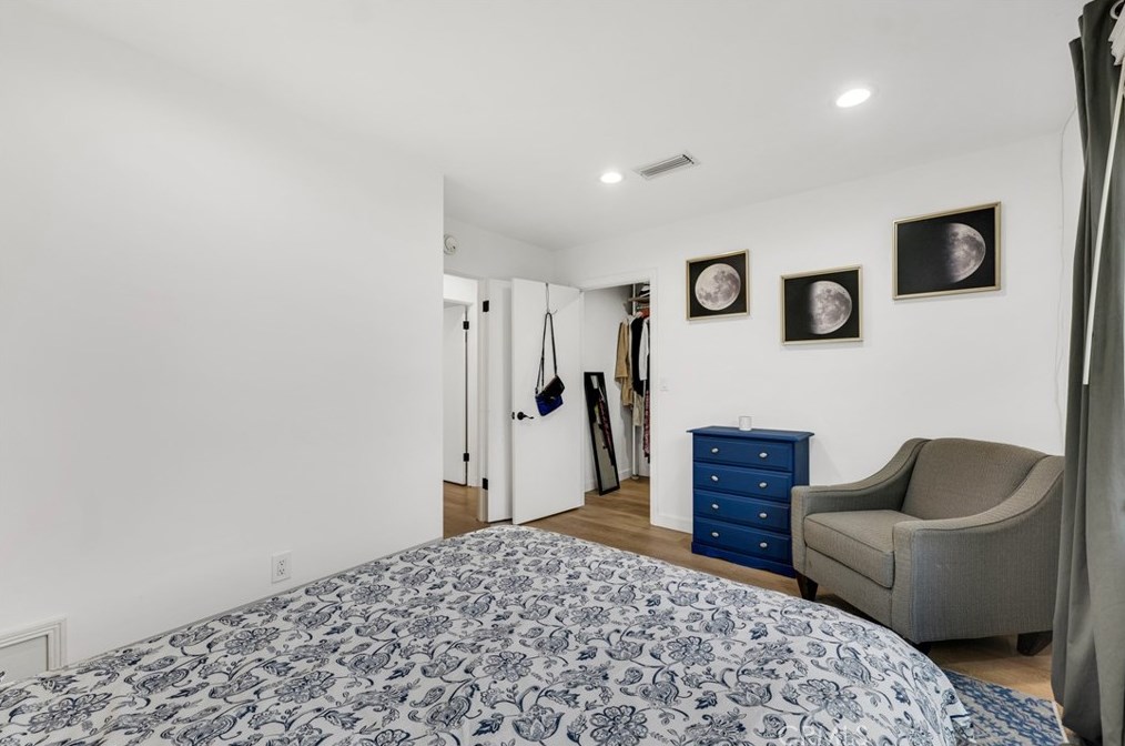 17869 Hemmingway St, Los Angeles CA  91335-2216 exterior
