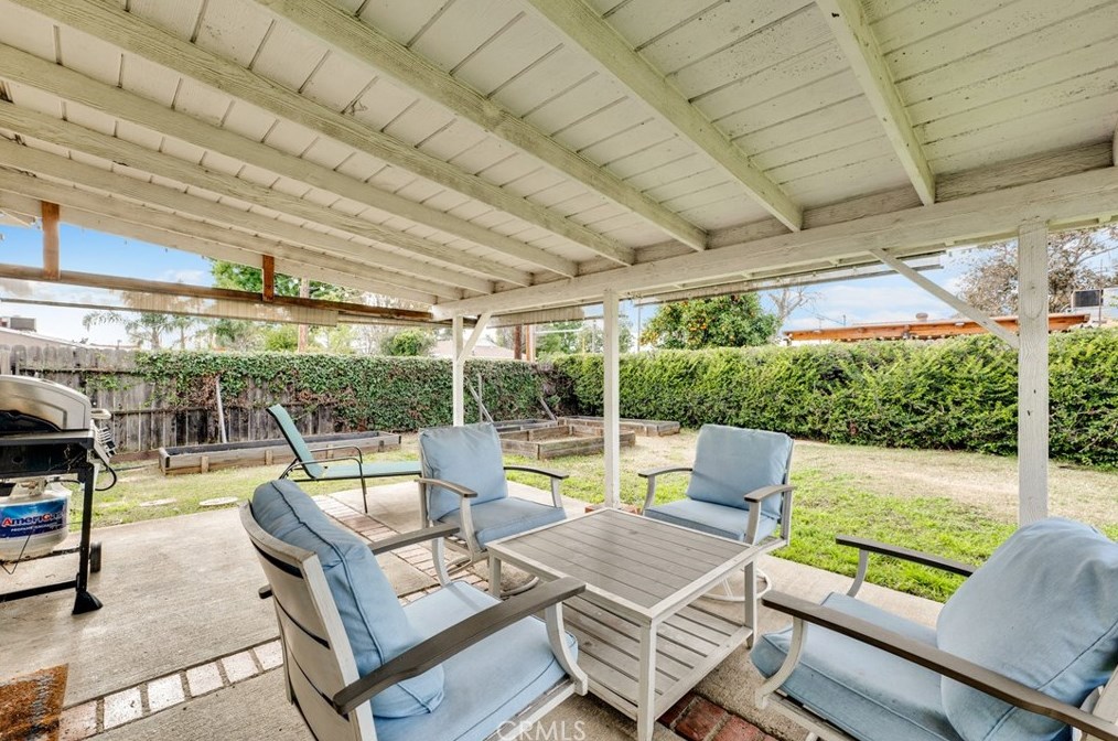 17869 Hemmingway St, Los Angeles CA  91335-2216 exterior