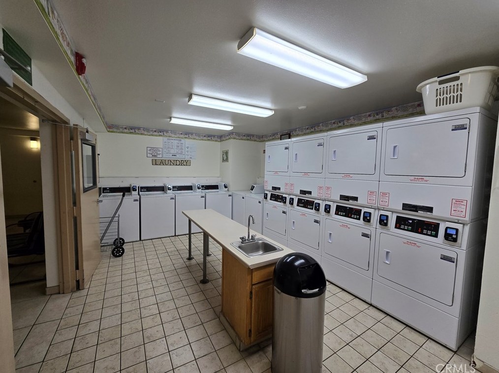 5325 Newcastle Ave, Van Nuys CA 91316-3081 exterior