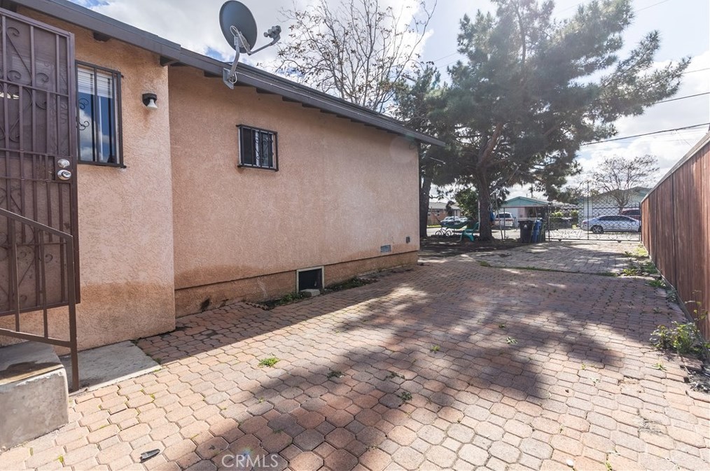 10419 Lou Dillon Ave, Los Angeles CA  90002-3751 exterior