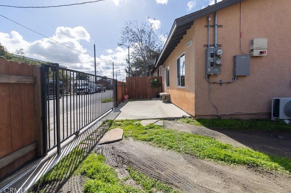 10419 Lou Dillon Ave, Los Angeles CA  90002-3751 exterior