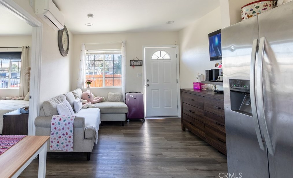 10419 Lou Dillon Ave, Los Angeles CA  90002-3751 exterior