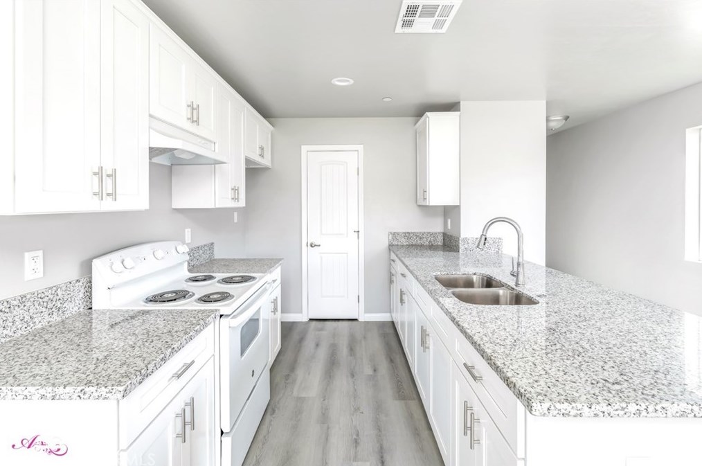 1409 Monterey St, Bakersfield CA  93306-5546 exterior