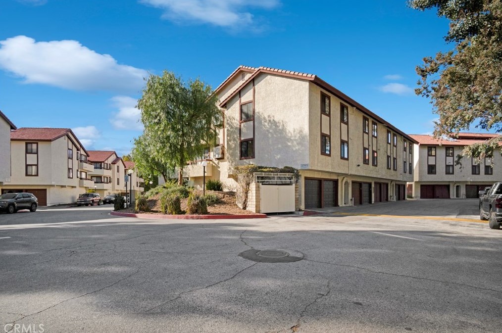 27915 Sarabande Ln, Santa Clarita CA  91387-4339 exterior