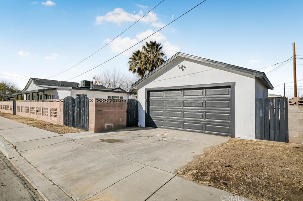 44502 Date Ave, Lancaster CA 93534-3515 exterior