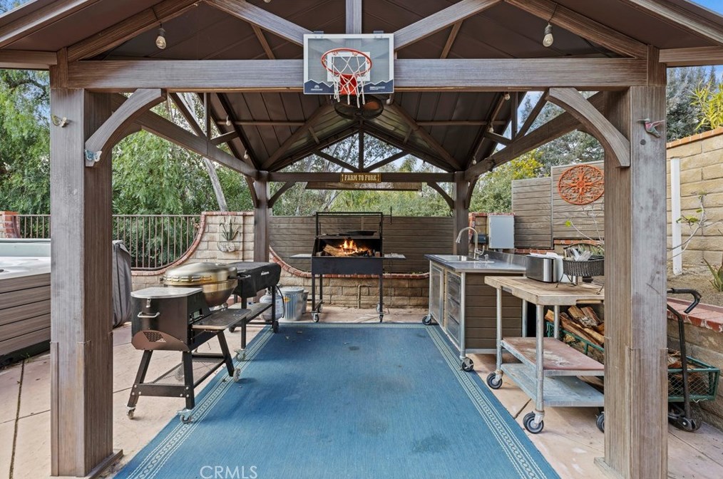 28877 Shadow Valley Ln, Santa Clarita CA  91390-1265 exterior