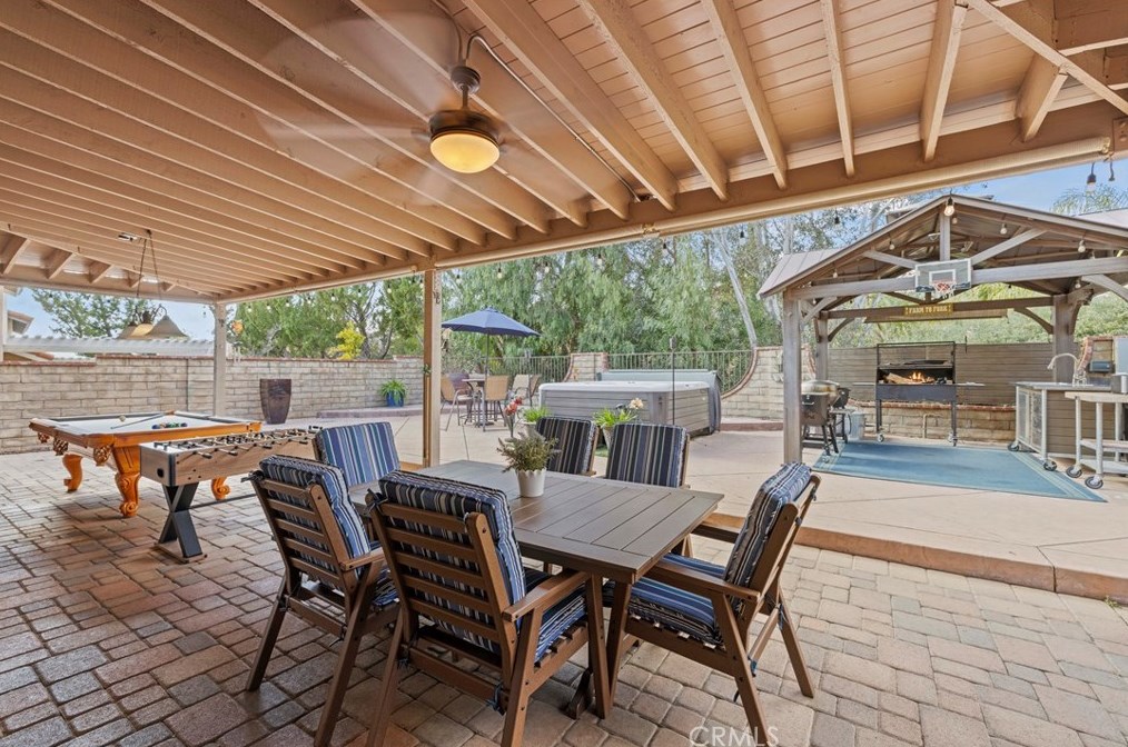 28877 Shadow Valley Ln, Santa Clarita CA  91390-1265 exterior