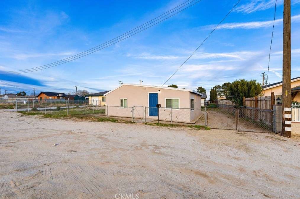 2836 Dixie St, Tropico Village CA  93560-6174 exterior