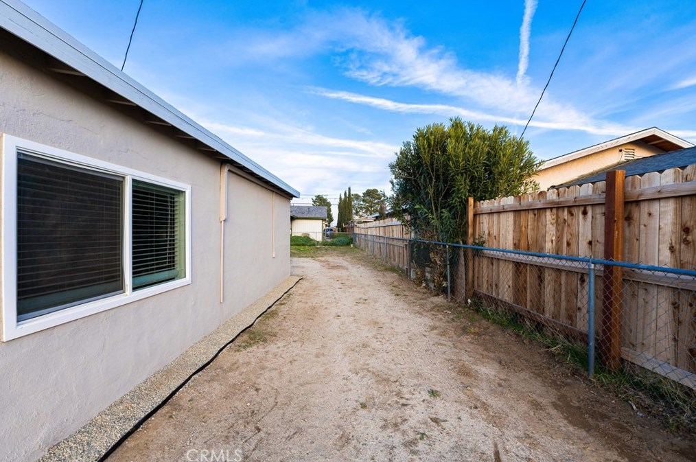 2836 Dixie St, Tropico Village CA  93560-6174 exterior