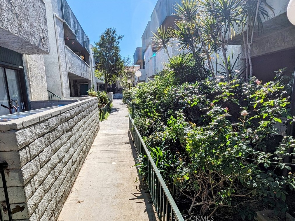 8801 Willis Ave, Van Nuys CA  91402-2118 exterior