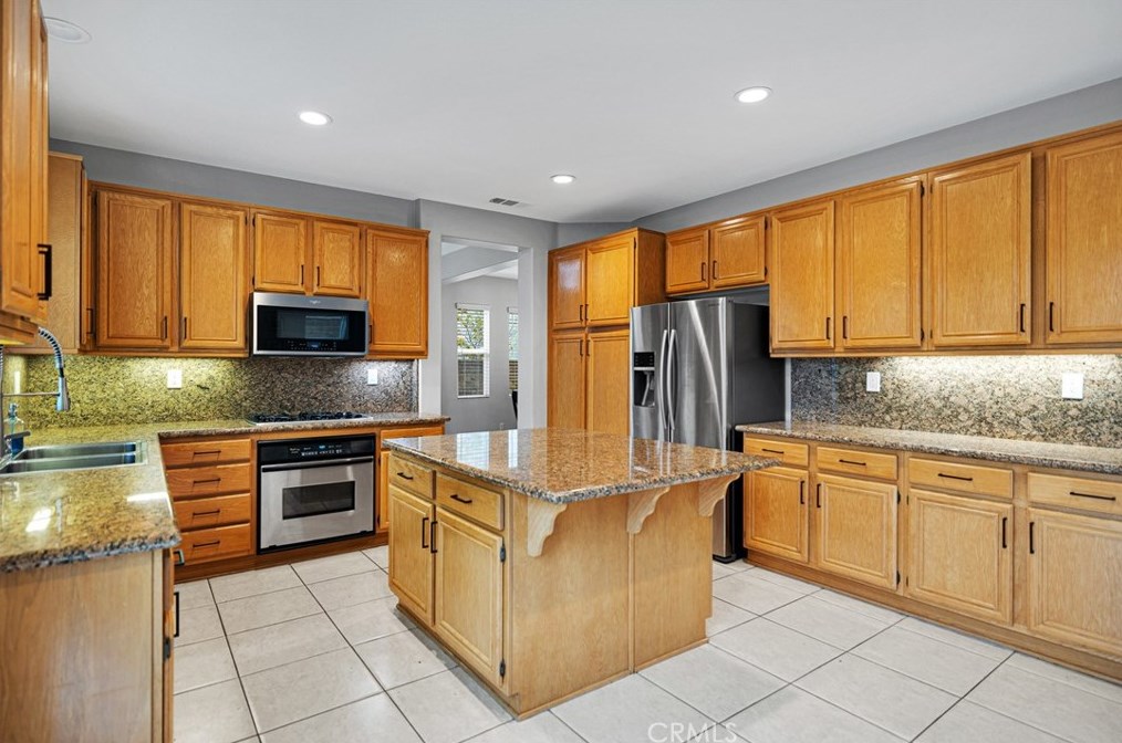 28544 Redwood Canyon Pl, Santa Clarita CA  91390-5726 exterior