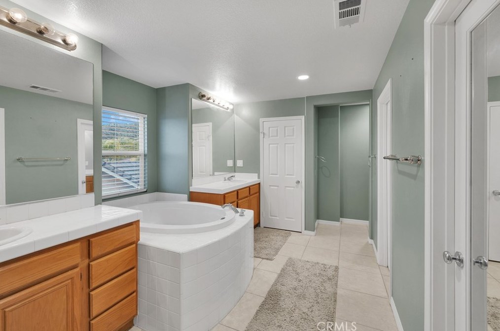 28544 Redwood Canyon Pl, Santa Clarita CA  91390-5726 exterior