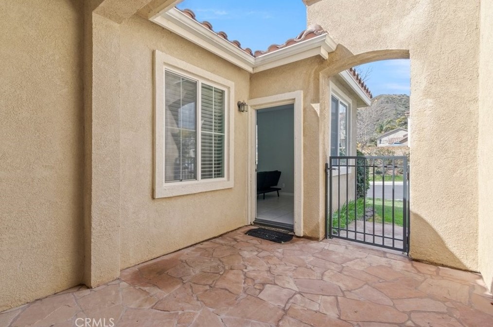 28544 Redwood Canyon Pl, Santa Clarita CA  91390-5726 exterior