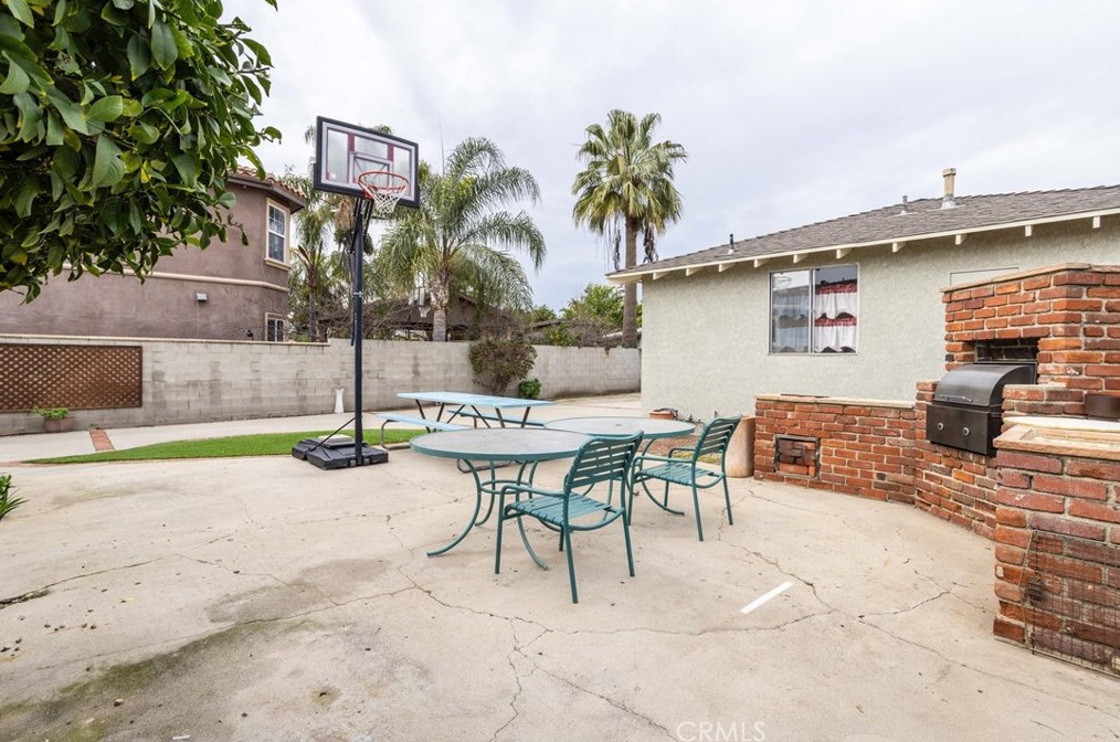 13167 Glamis St, Los Angeles CA  91331-3241 exterior