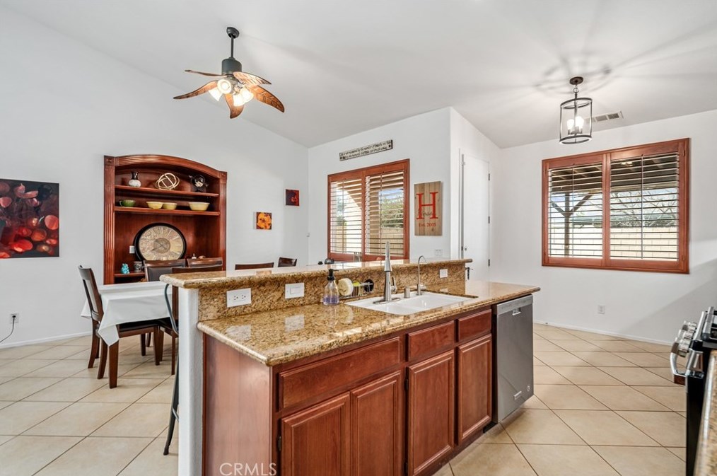 44515 17th St, Lancaster CA  93534-2863 exterior