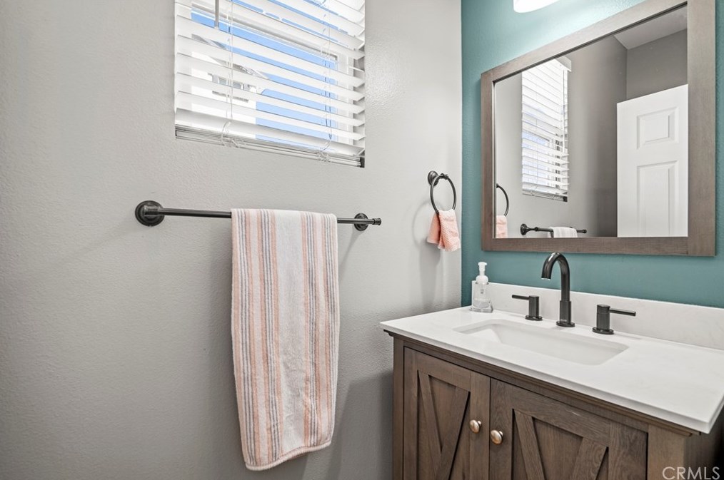 44004 Camellia St, Lancaster CA  93535-6146 exterior