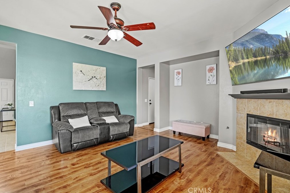 44004 Camellia St, Lancaster CA  93535-6146 exterior
