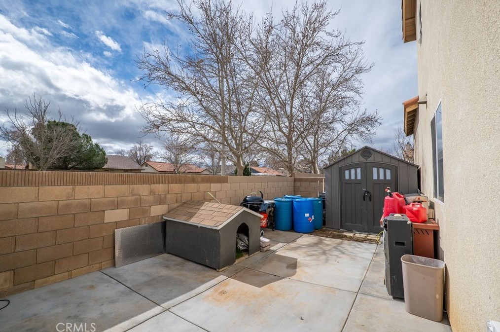 44004 Camellia St, Lancaster CA  93535-6146 exterior