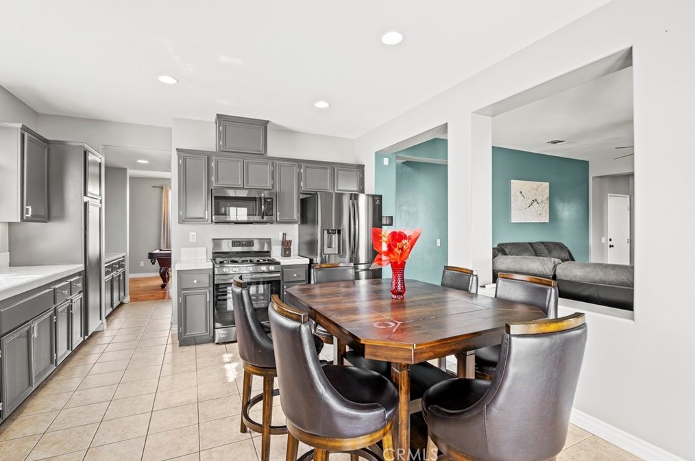 44004 Camellia St, Lancaster CA  93535-6146 exterior