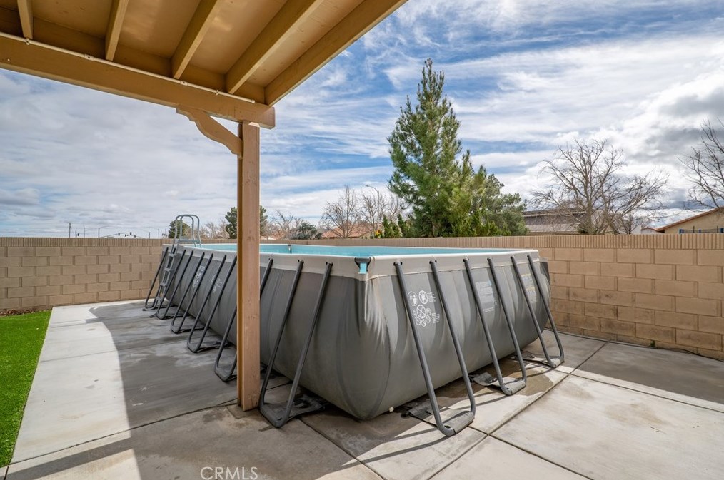 44004 Camellia St, Lancaster CA  93535-6146 exterior