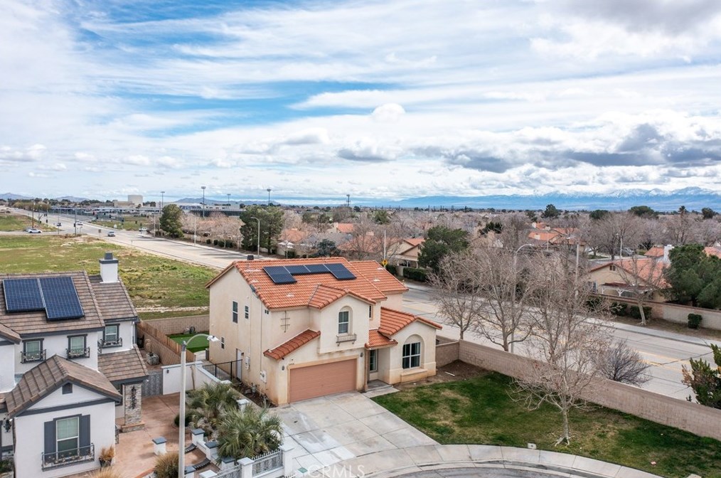 44004 Camellia St, Lancaster CA  93535-6146 exterior