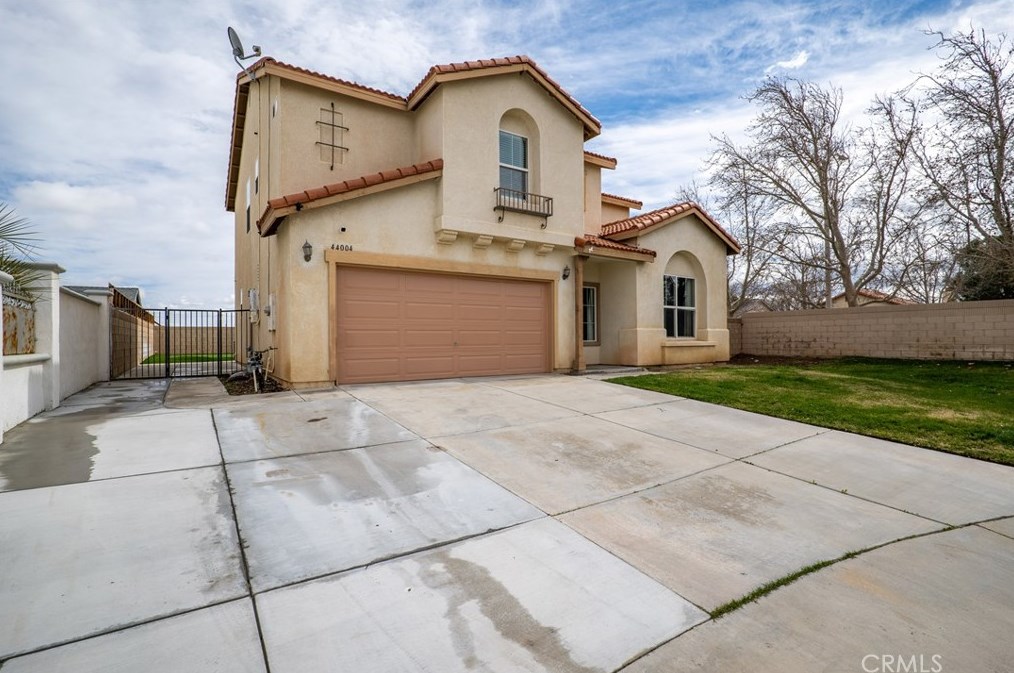 44004 Camellia St, Lancaster CA  93535-6146 exterior