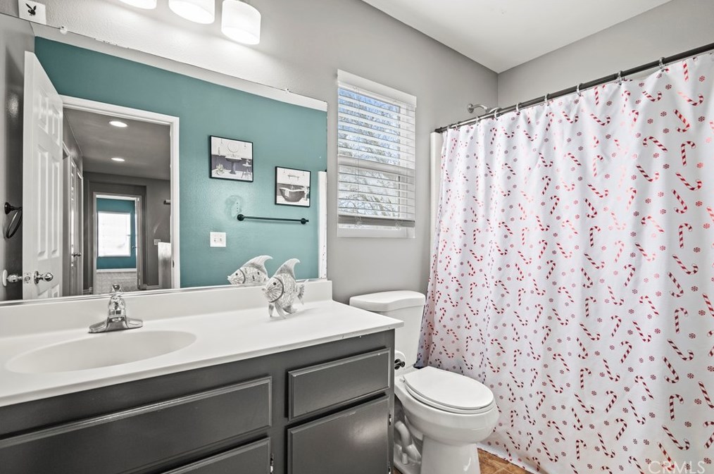 44004 Camellia St, Lancaster CA  93535-6146 exterior