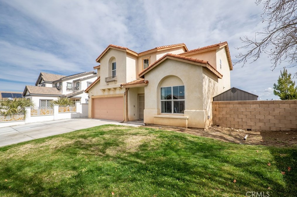 44004 Camellia St, Lancaster CA  93535-6146 exterior