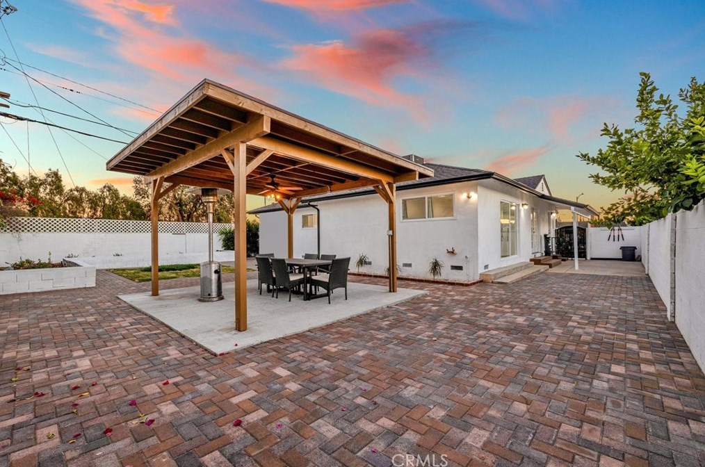 12609 Solvang St, North Hollywood CA  91605-2134 exterior