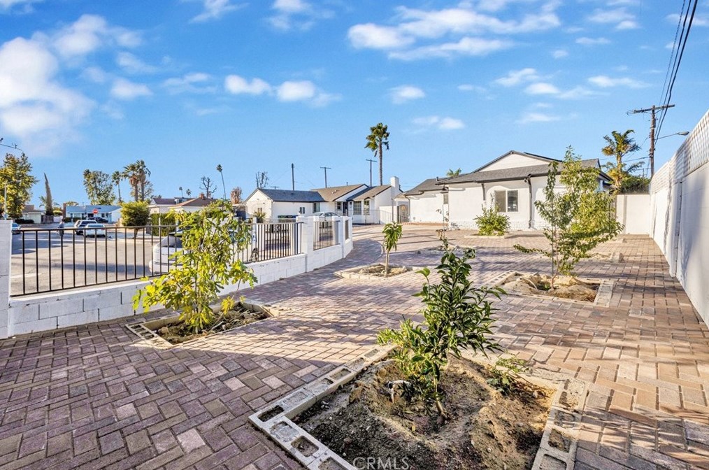 12609 Solvang St, North Hollywood CA  91605-2134 exterior